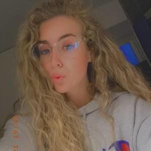 Meet your Posher, Abbi